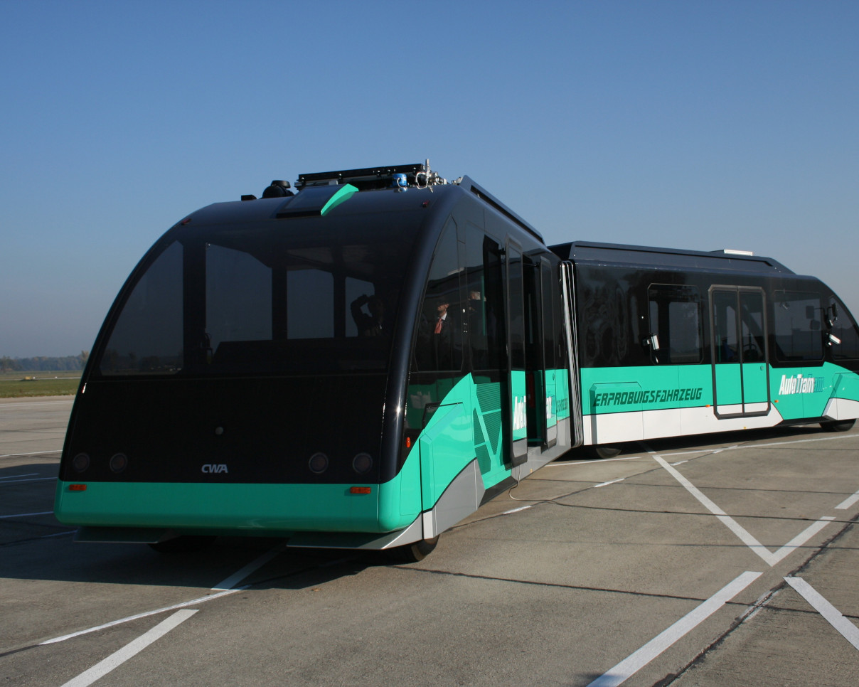 On April 8, 2005, the Fraunhofer IVI presented the AutoTram® to an expert audience at its test site. Even without rails, it keeps exactly on track.